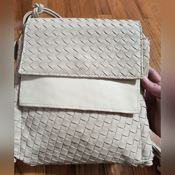 NWT Sondra Roberts Squared bag, cream color - Picture 3 of 16